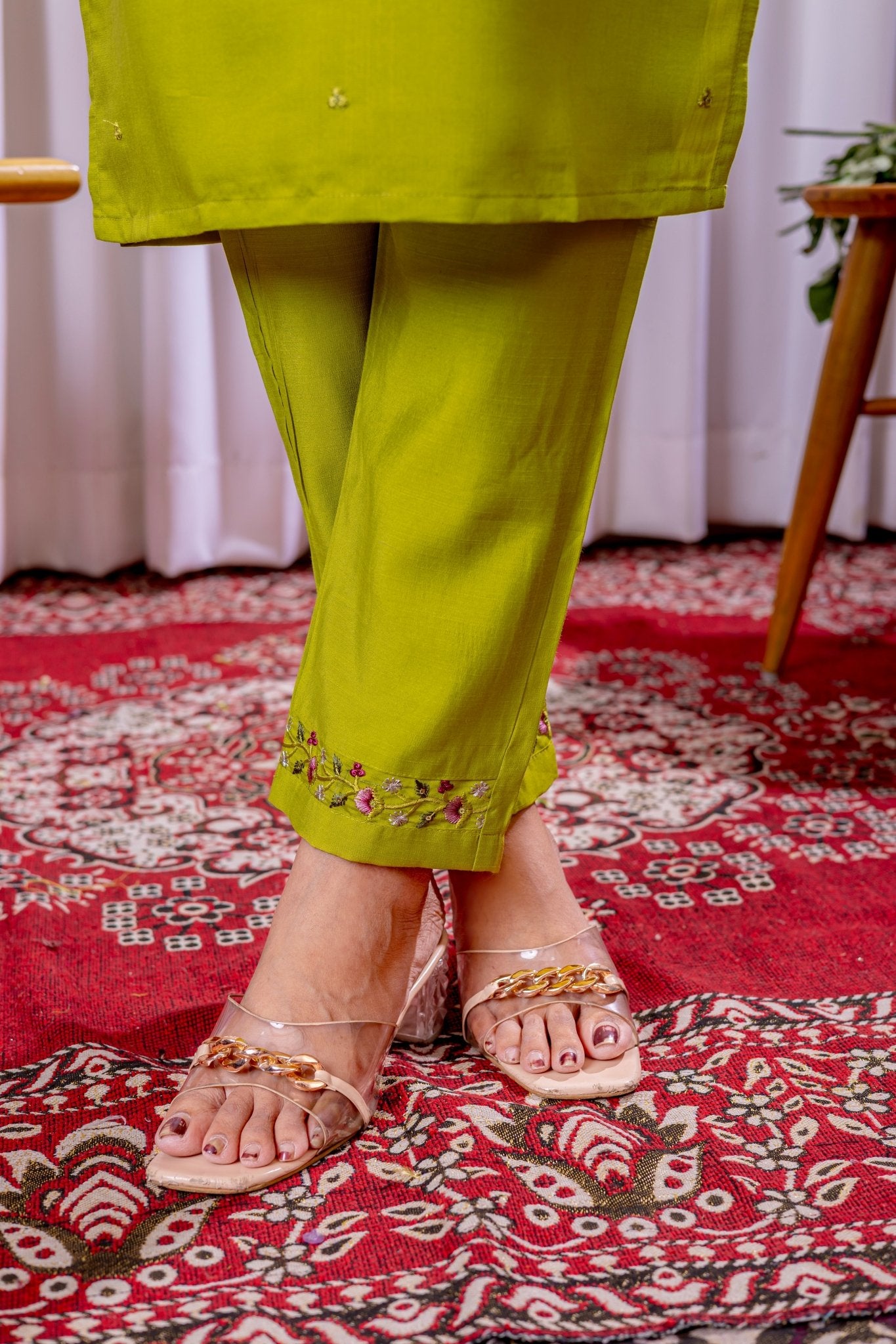 Classic Straight Kurti with Detailed Thread Embroidery & Matching Dupatta - Kalanandi the art of timeless fashion - Straight Kurti Pant Dupatta Set