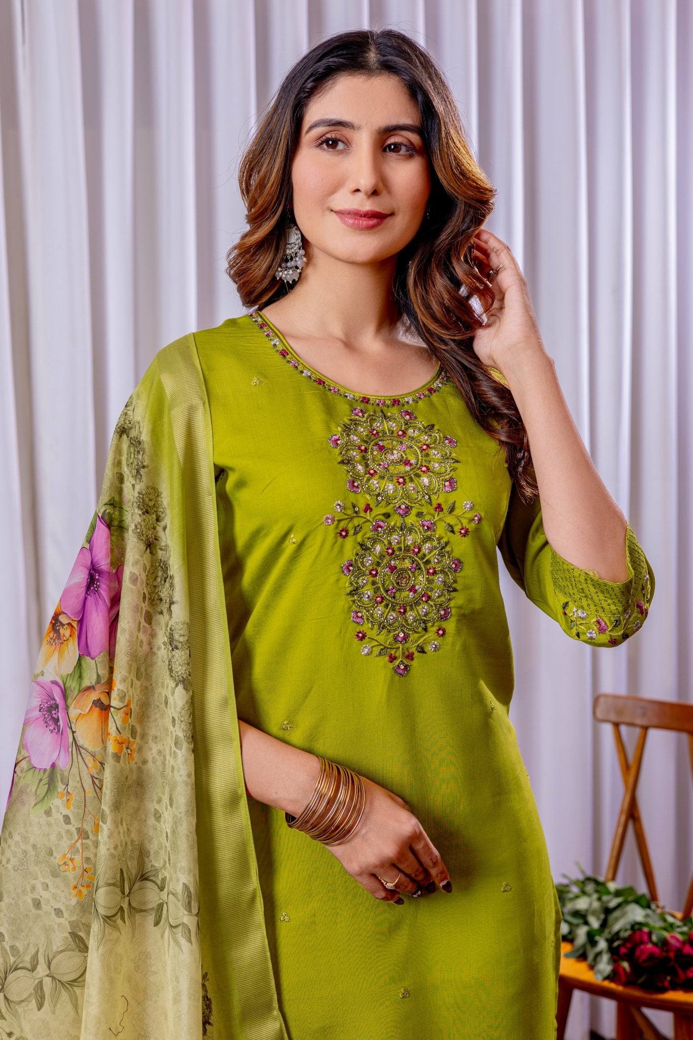 Classic Straight Kurti with Detailed Thread Embroidery & Matching Dupatta - Kalanandi the art of timeless fashion - Straight Kurti Pant Dupatta Set