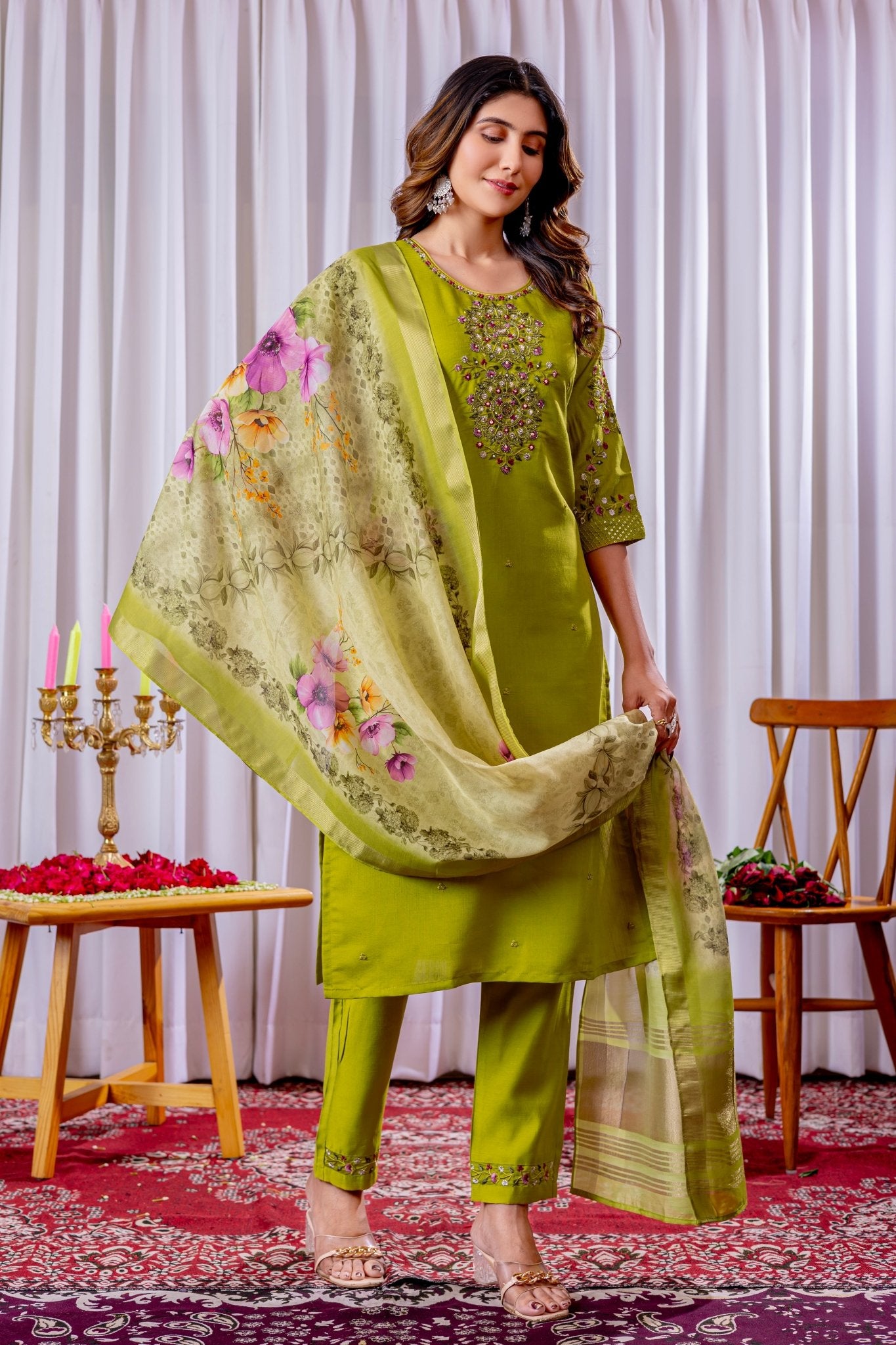 Classic Straight Kurti with Detailed Thread Embroidery & Matching Dupatta - Kalanandi the art of timeless fashion - Straight Kurti Pant Dupatta Set