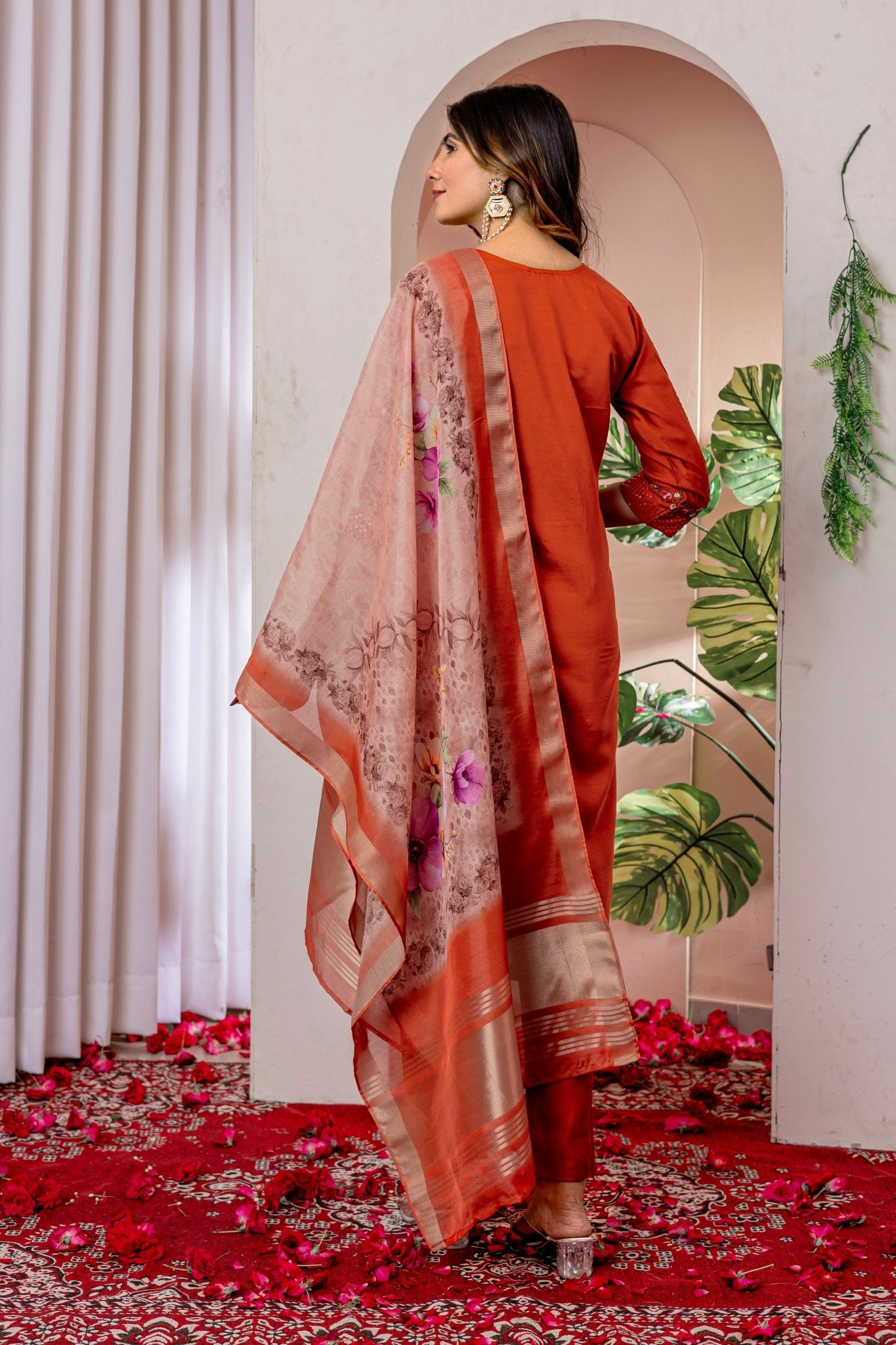 Classic Straight Kurti with Detailed Thread Embroidery & Matching Dupatta - Kalanandi the art of timeless fashion - Straight Kurti Pant Dupatta Set