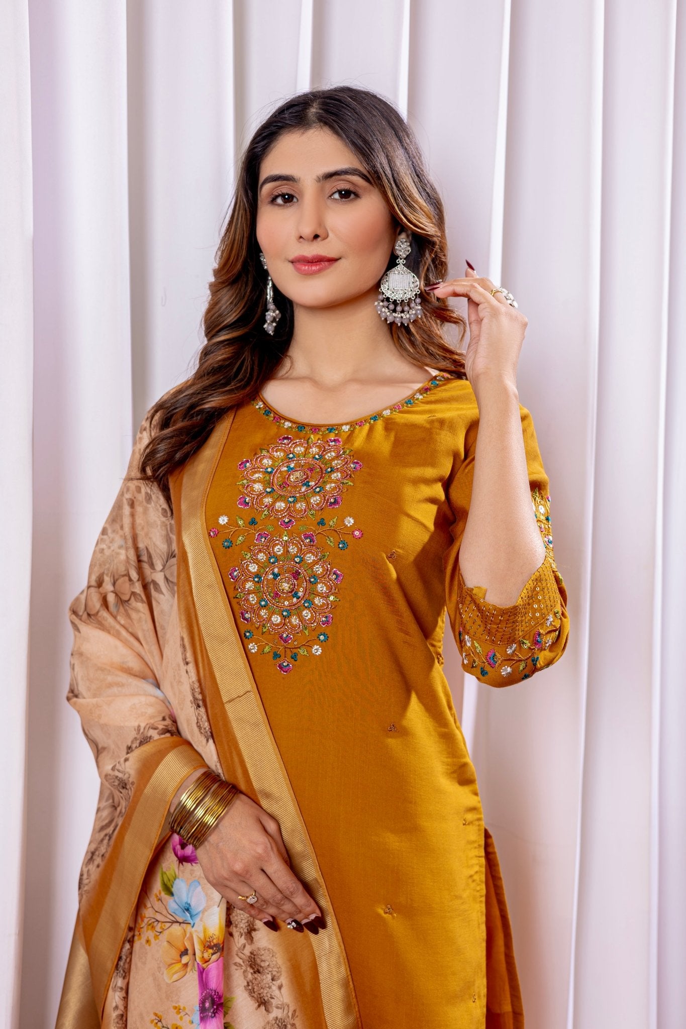 Classic Straight Kurti with Detailed Thread Embroidery & Matching Dupatta - Kalanandi the art of timeless fashion - Straight Kurti Pant Dupatta Set