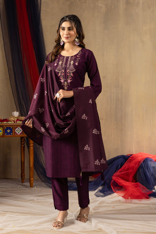 Stylish Ready - to - Wear Kurti Pant Set with Embroidered Dupatta - Kalanandi the art of timeless fashion - Straight Kurti Pant Dupatta Set